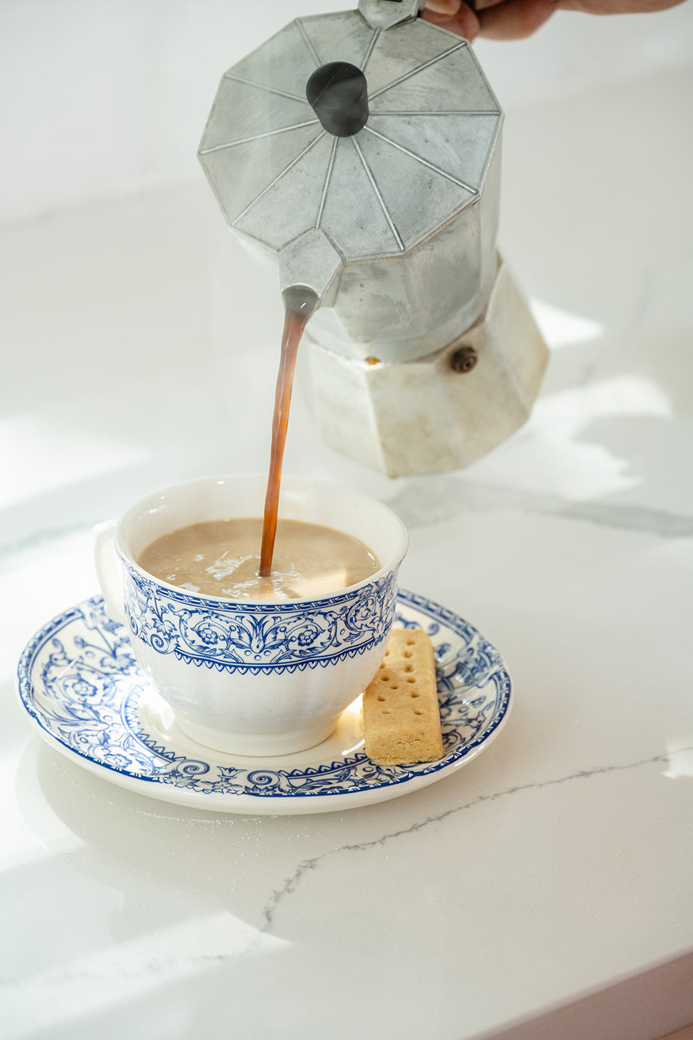 Taza de café con platito